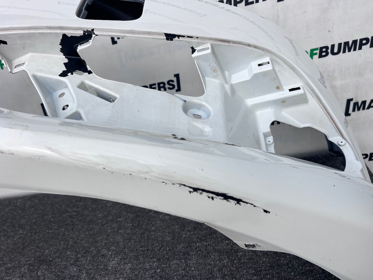 Toyota Auris Mk2 Lift Hybrid Hatchb 2015-2018 Front Bumper No Pdc Genuine [t608]