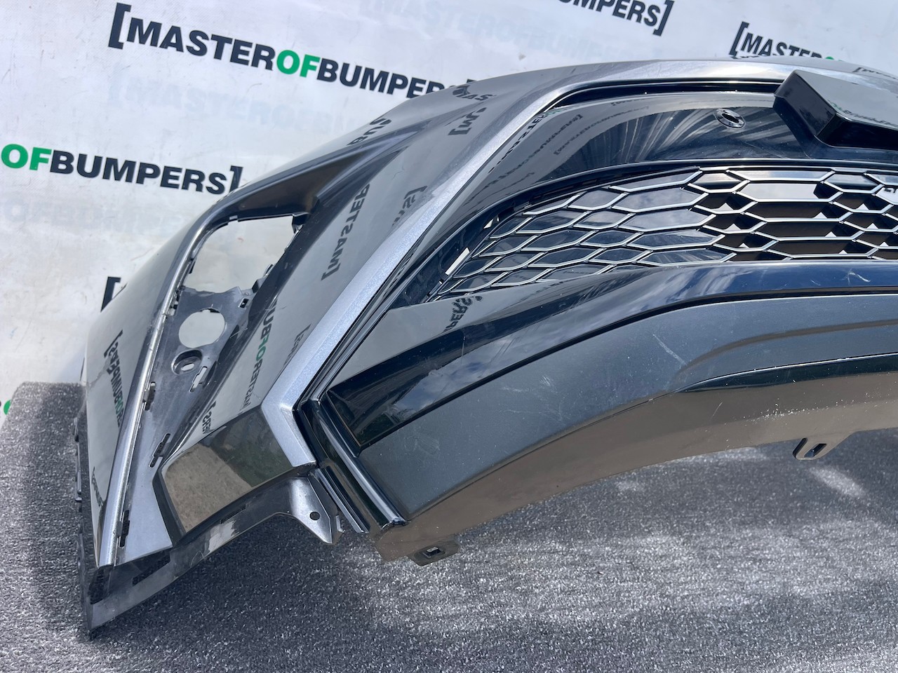 Toyota C-hr Chr Gr Sport Mk1 Lift 2021-2023 Front Bumper 6 Pdc Genuine [t649]