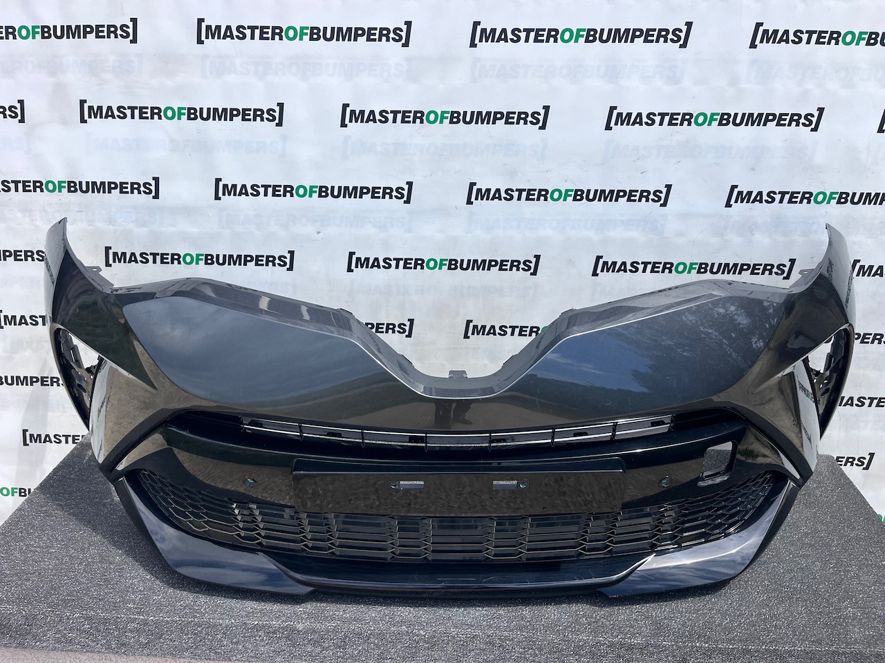Toyota C-hr Chr Gr Sport Mk1 Lift 2021-2023 Front Bumper 6 Pdc Genuine [t649]