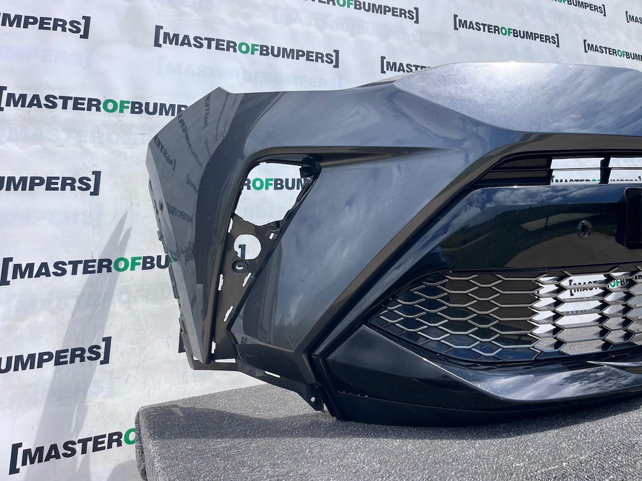 Toyota C-hr Chr Gr Sport Mk1 Lift 2021-2023 Front Bumper 6 Pdc Genuine [t649]