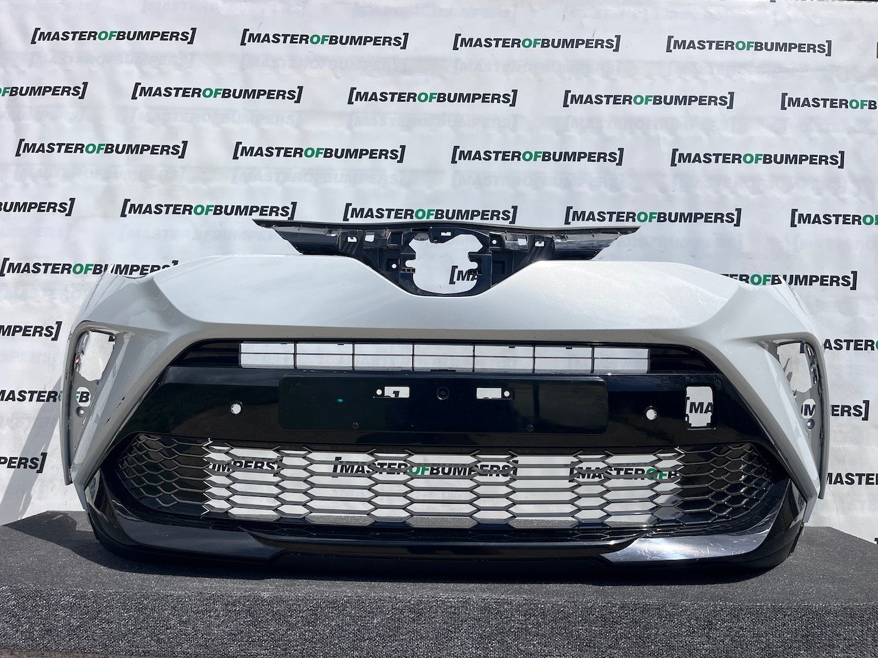 Toyota C-hr Chr Gr Sport Mk1 Lift 2021-2023 Front Bumper 6 Pdc Genuine [t636]