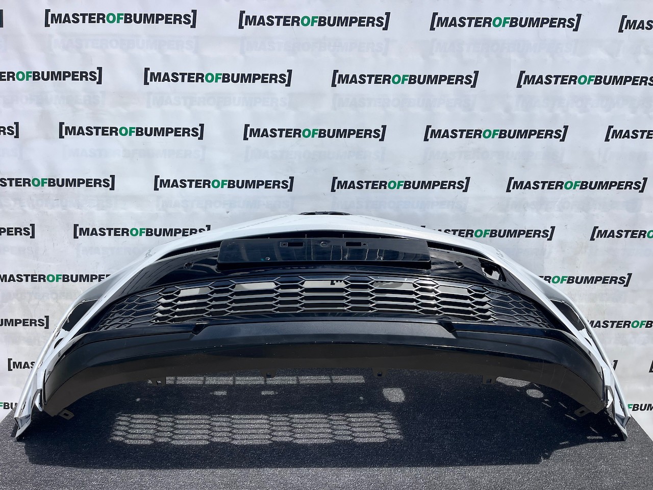 Toyota C-hr Chr Gr Sport Mk1 Lift 2021-2023 Front Bumper 6 Pdc Genuine [t636]