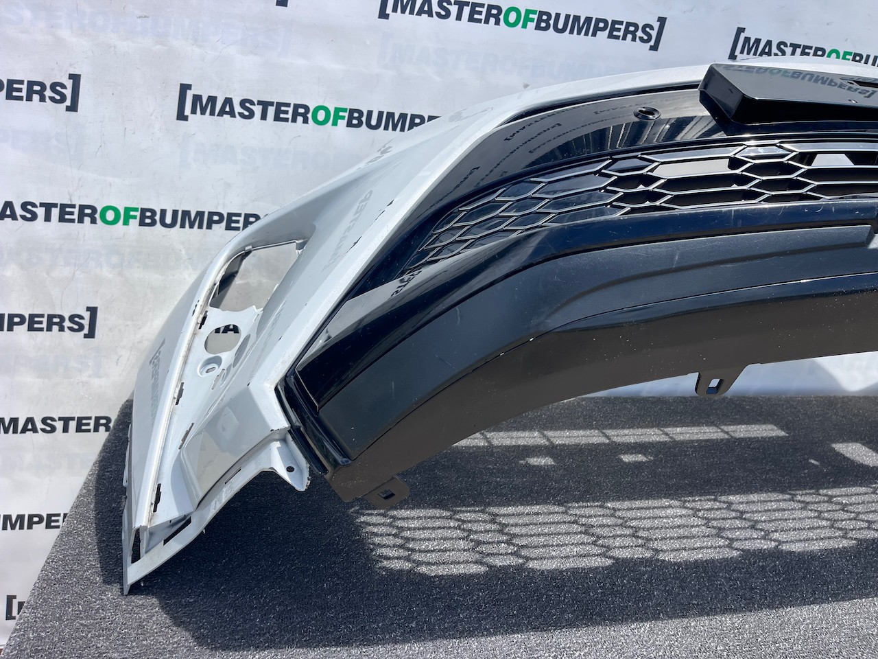 Toyota C-hr Chr Gr Sport Mk1 Lift 2021-2023 Front Bumper 6 Pdc Genuine [t636]