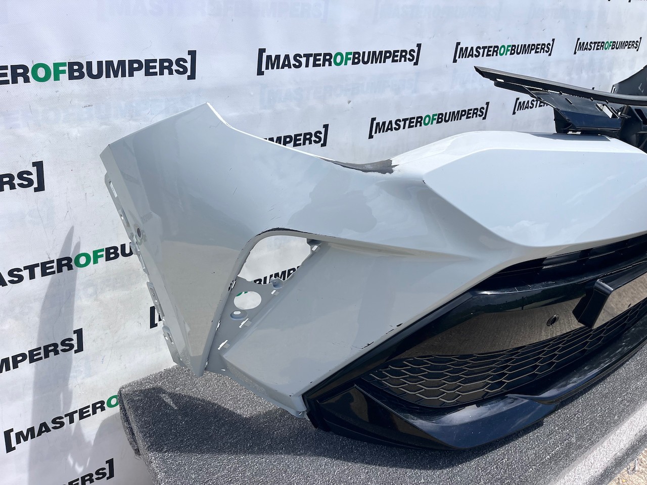 Toyota C-hr Chr Gr Sport Mk1 Lift 2021-2023 Front Bumper 6 Pdc Genuine [t636]