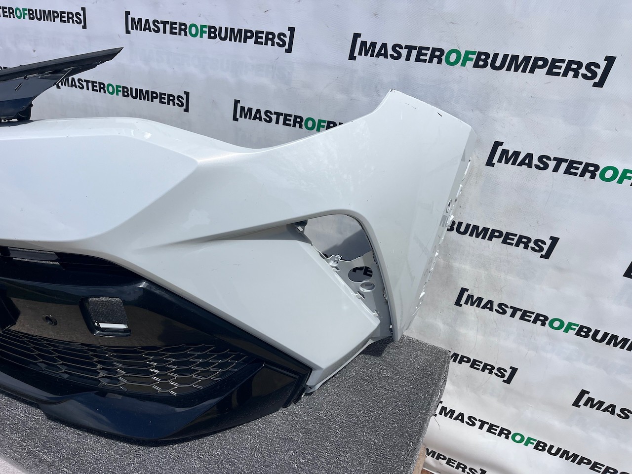 Toyota C-hr Chr Gr Sport Mk1 Lift 2021-2023 Front Bumper 6 Pdc Genuine [t636]