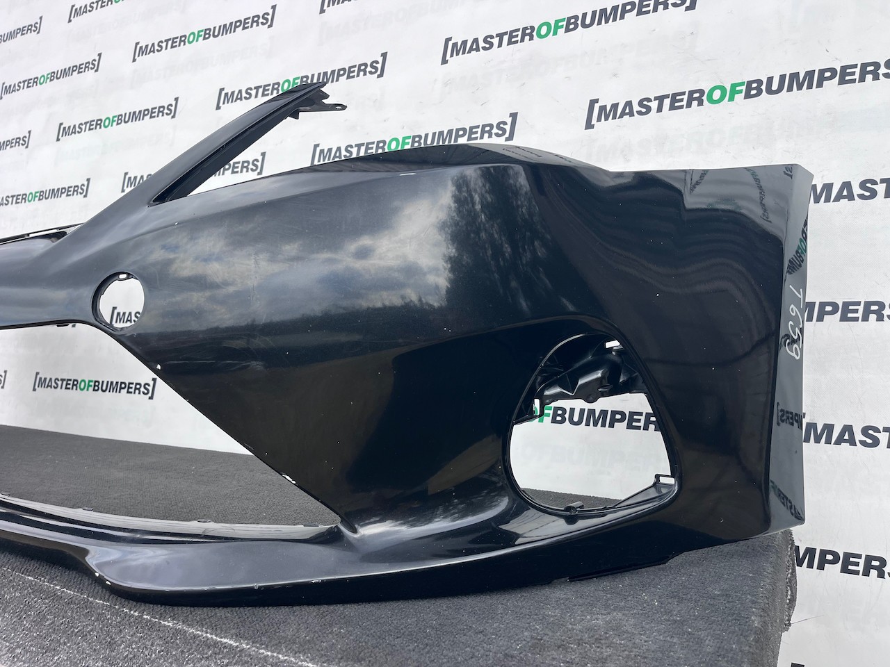 Toyota Avensis Saloon Estate Mk3 Lift 2012-2015 Front Bumper Genuine [t659]