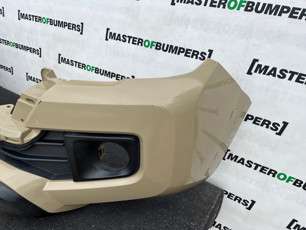 Toyota Tacoma Icon Pick Up N300 2016-2021 Front Bumper  Genuine [t672]
