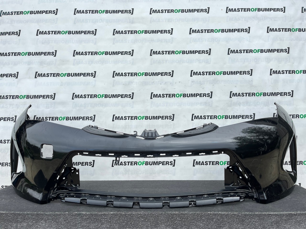 Toyota Auris Mk2 Hybrid Hatchback 2012-2015 Front Bumper No Pdc Genuine [t673]