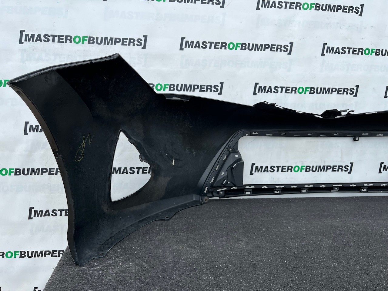Toyota Auris Mk2 Hybrid Hatchback 2012-2015 Front Bumper No Pdc Genuine [t673]