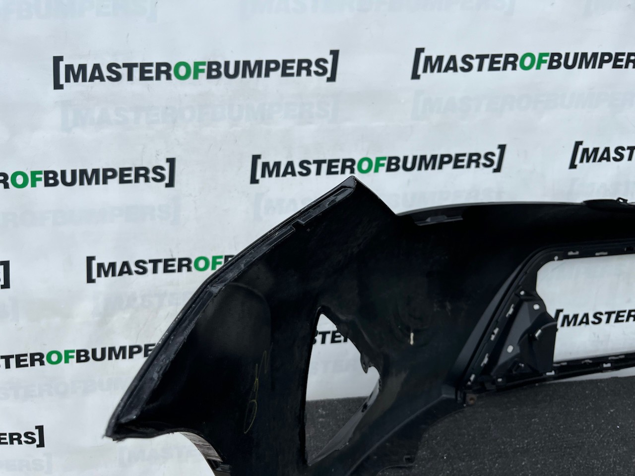Toyota Auris Mk2 Hybrid Hatchback 2012-2015 Front Bumper No Pdc Genuine [t673]