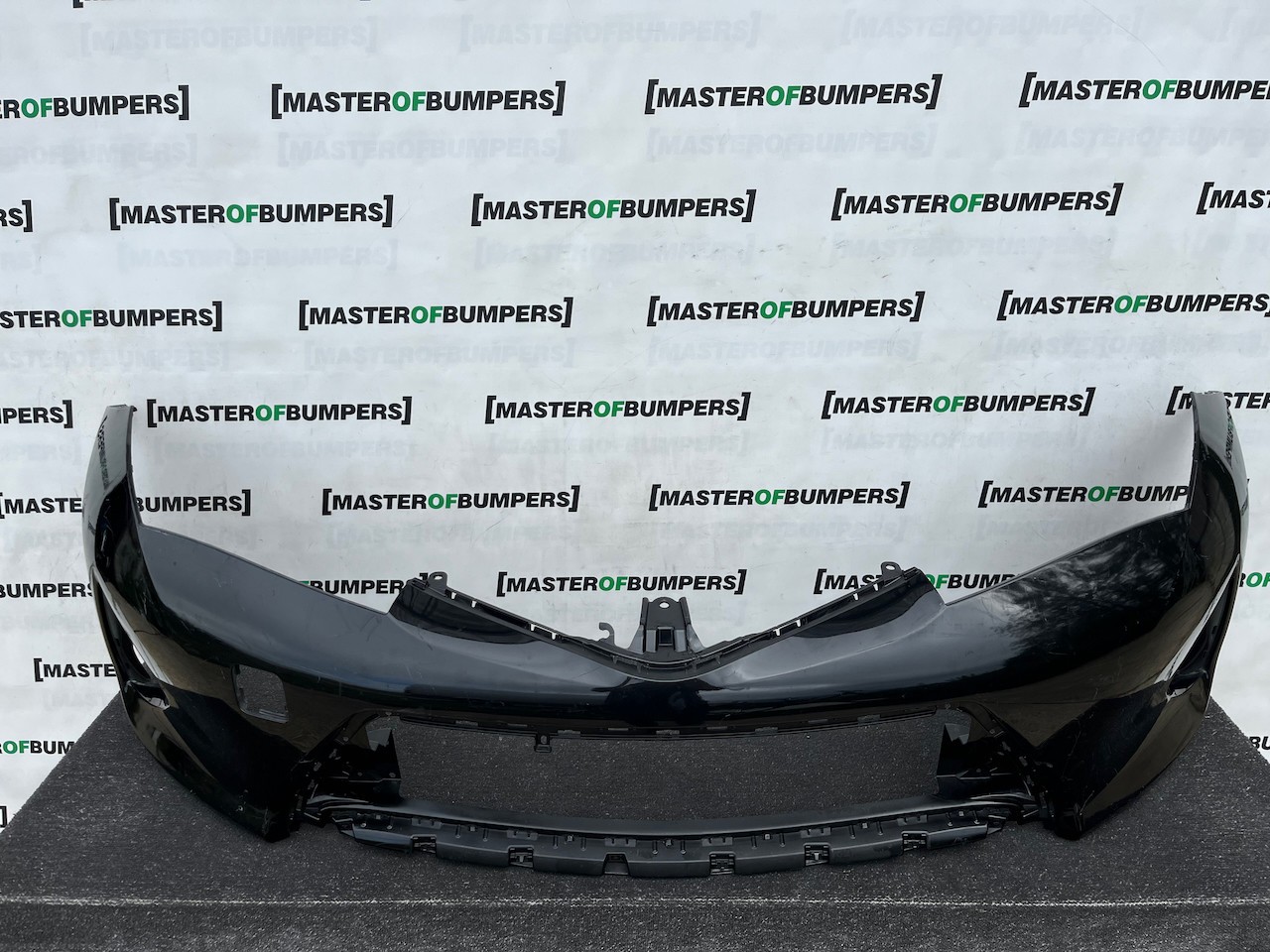 Toyota Auris Mk2 Hybrid Hatchback 2012-2015 Front Bumper No Pdc Genuine [t673]