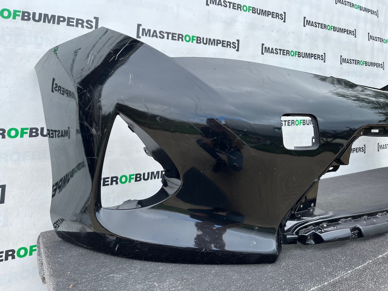Toyota Auris Mk2 Hybrid Hatchback 2012-2015 Front Bumper No Pdc Genuine [t673]