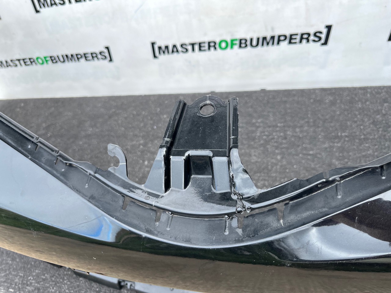 Toyota Auris Mk2 Hybrid Hatchback 2012-2015 Front Bumper No Pdc Genuine [t673]