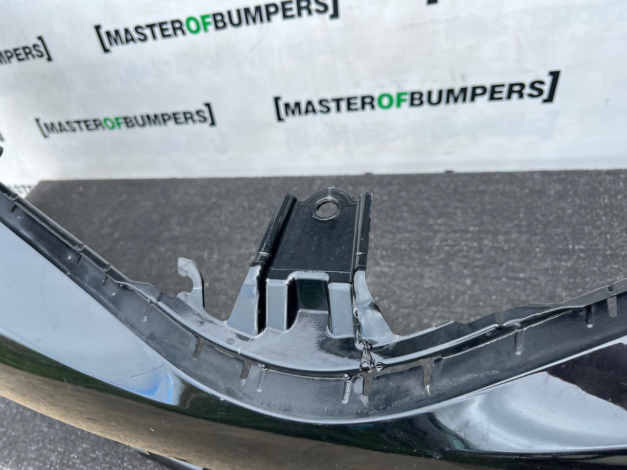 Toyota Auris Mk2 Hybrid Hatchback 2012-2015 Front Bumper No Pdc Genuine [t673]
