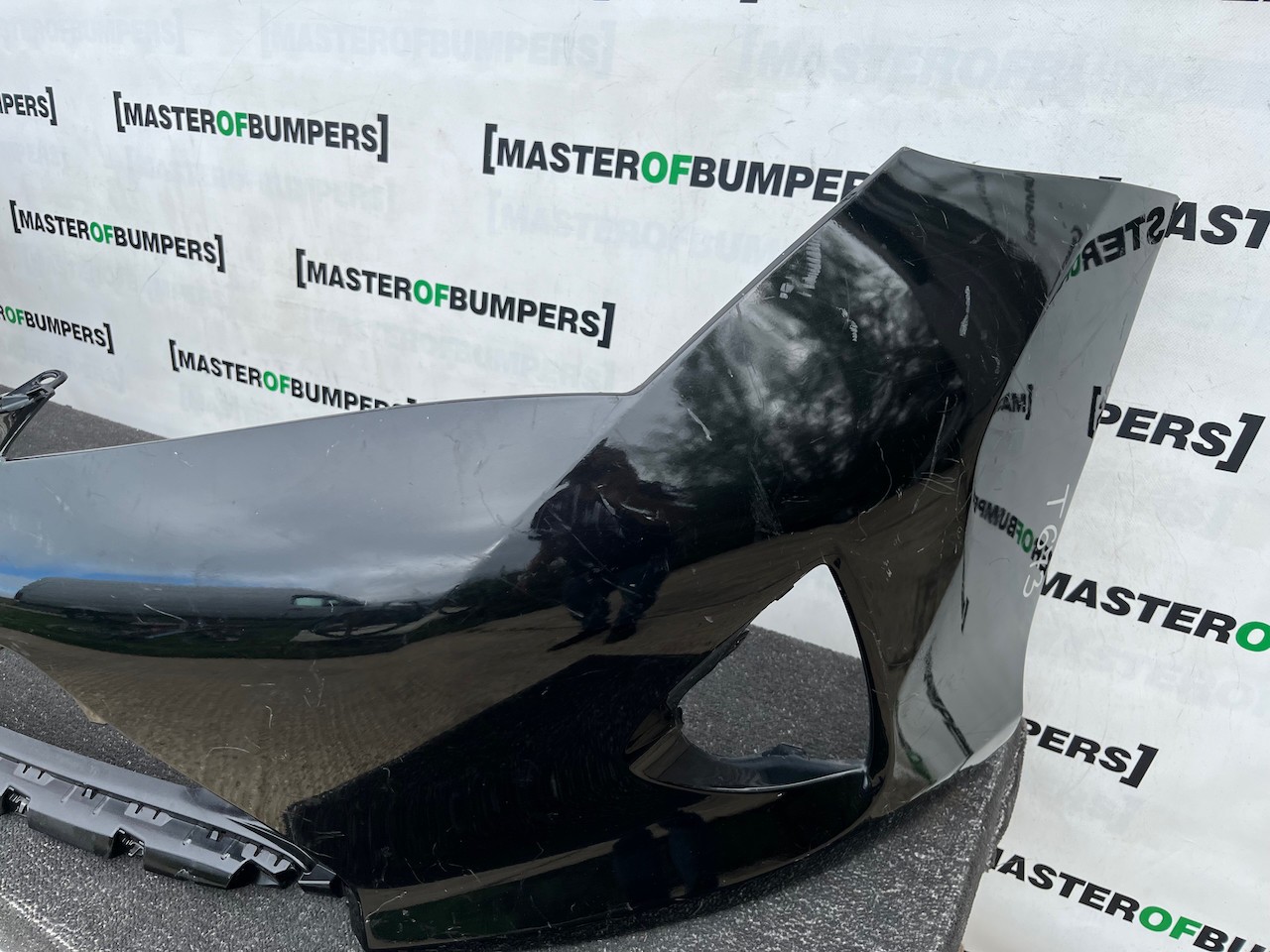 Toyota Auris Mk2 Hybrid Hatchback 2012-2015 Front Bumper No Pdc Genuine [t673]