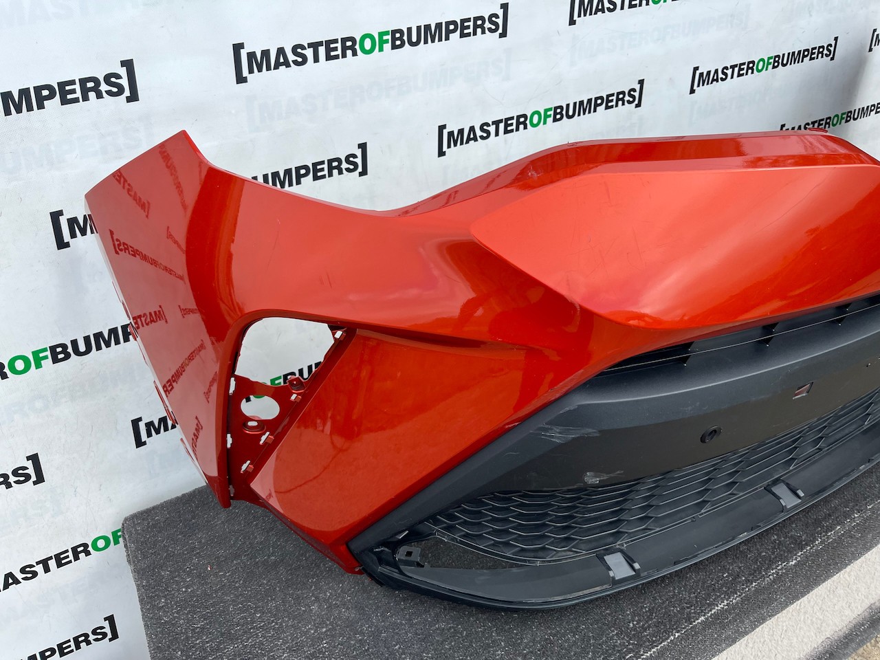 Toyota C-hr Chr Mk1 Facelift 2021-2023 Front Bumper 6 Pdc Genuine [t676]