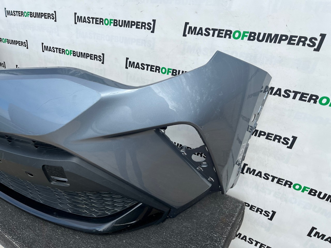Toyota C-hr Chr Mk1 Facelift 2021-2023 Front Bumper 6 Pdc Genuine [t678]