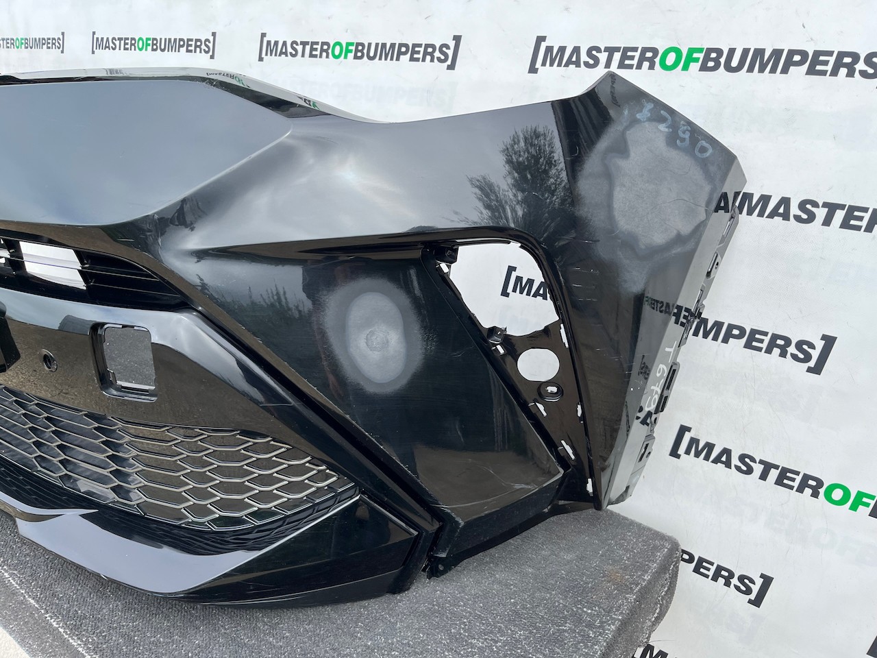 Toyota C-hr Gr Chr Gr Mk1 Facelift 2021-2023 Front Bumper 4 Pdc Genuine [t679]