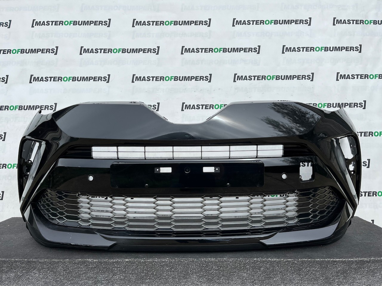 Toyota C-hr Gr Chr Gr Mk1 Facelift 2021-2023 Front Bumper 4 Pdc Genuine [t679]