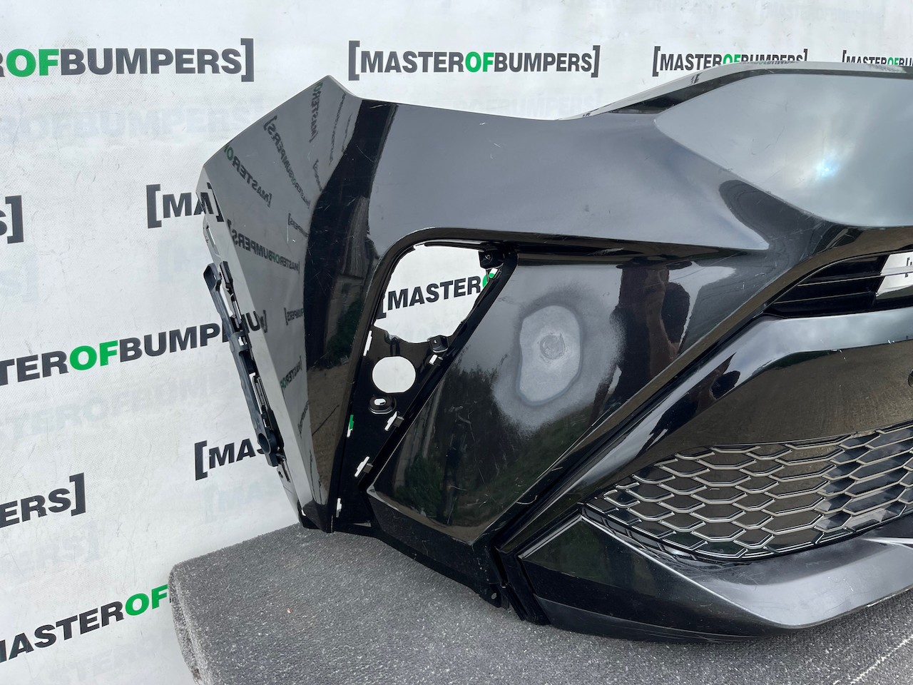 Toyota C-hr Gr Chr Gr Mk1 Facelift 2021-2023 Front Bumper 4 Pdc Genuine [t679]