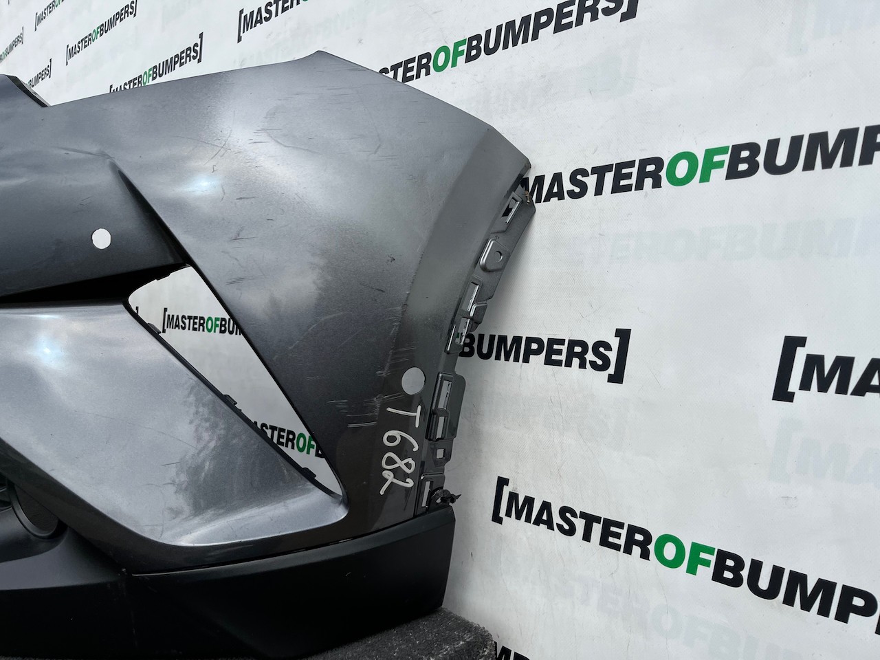 Toyota C-hr Chr Excel Dynamic 2016-2020 Front Bumper 6 Pdc Genuine [t682]