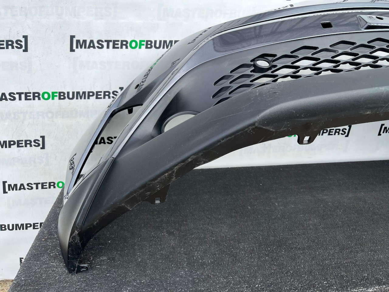 Toyota C-hr Chr Excel Dynamic 2016-2020 Front Bumper 6 Pdc Genuine [t682]