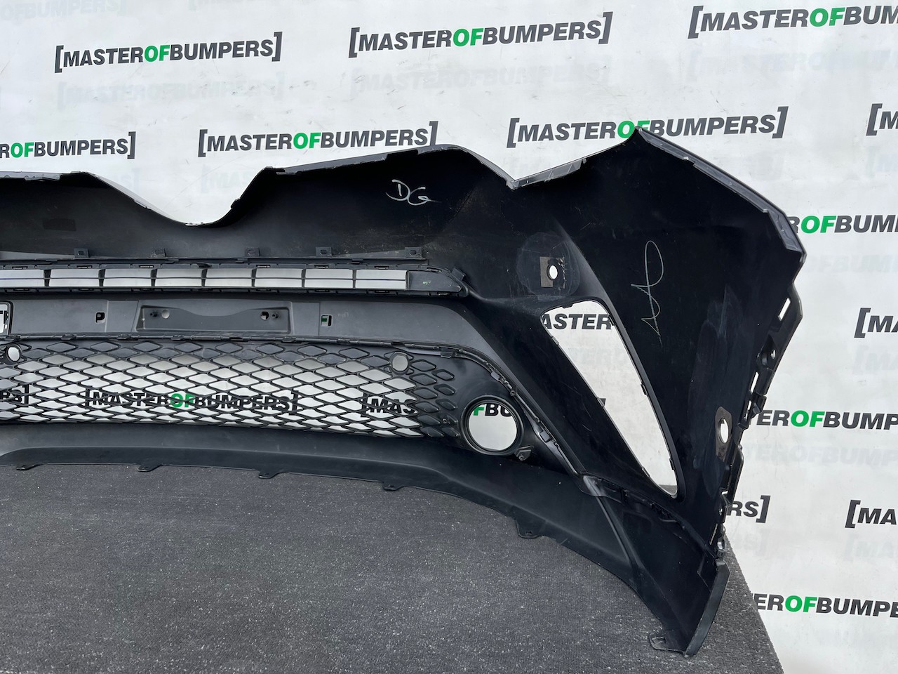 Toyota C-hr Chr Excel Dynamic 2016-2020 Front Bumper 6 Pdc Genuine [t682]