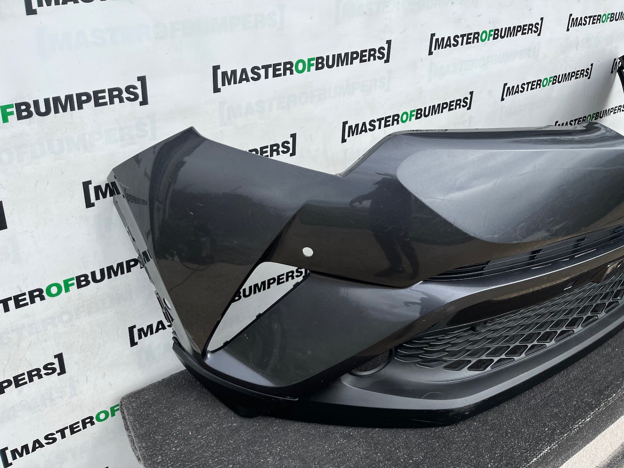 Toyota C-hr Chr Excel Dynamic 2016-2020 Front Bumper 6 Pdc Genuine [t682]