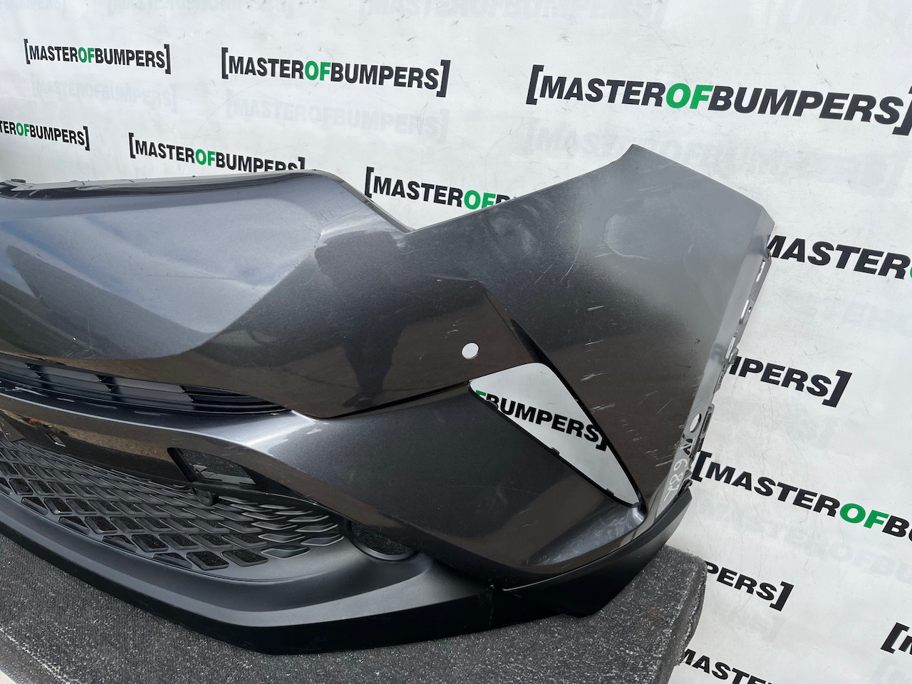Toyota C-hr Chr Excel Dynamic 2016-2020 Front Bumper 6 Pdc Genuine [t682]