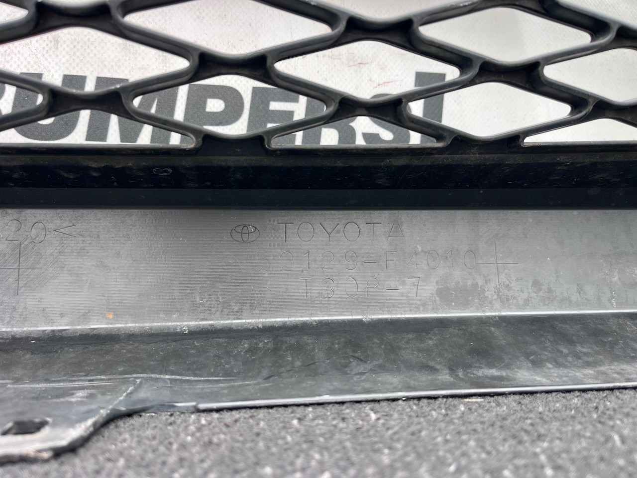 Toyota C-hr Chr Excel Dynamic 2016-2020 Front Bumper 6 Pdc Genuine [t684]