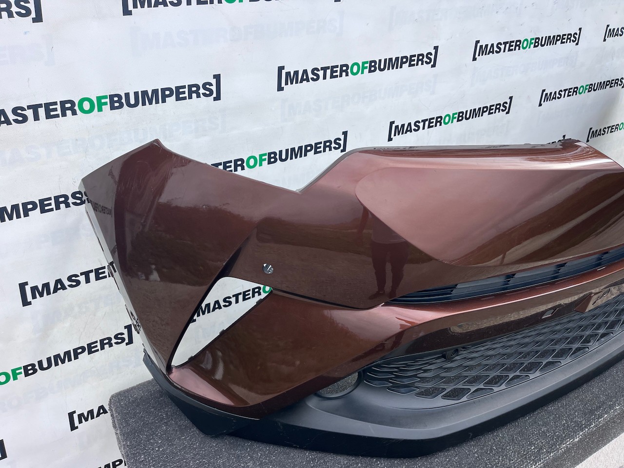 Toyota C-hr Chr Excel Dynamic 2016-2020 Front Bumper 6 Pdc Genuine [t684]