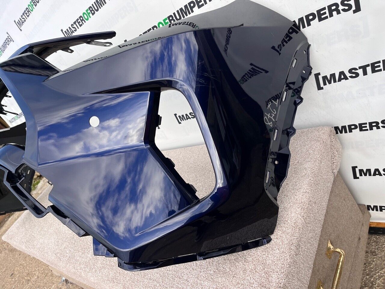 Toyota Rav 4 Hybrid Dynamic Mk5 2018-2021 Front Bumper Blue 4 Pdc Genuine [t278]