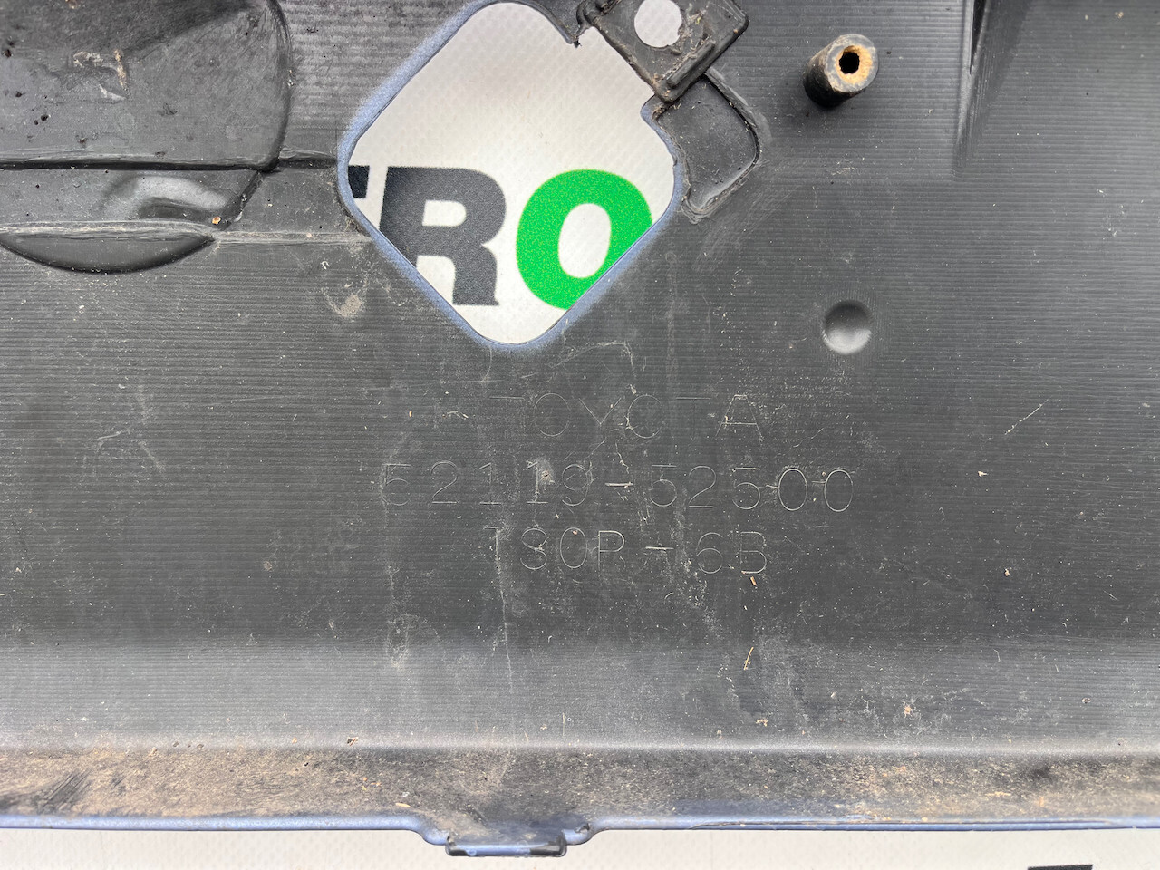 Toyota Verso S Vvt Mpv 2010-2012 Front Bumper No Pdc No Jets Genuine [t515]