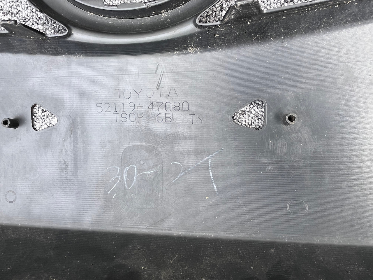 Toyota Prius Mk3 Hatchback 2009-2012 Front Bumper Pdc No Jets Genuine [t519]