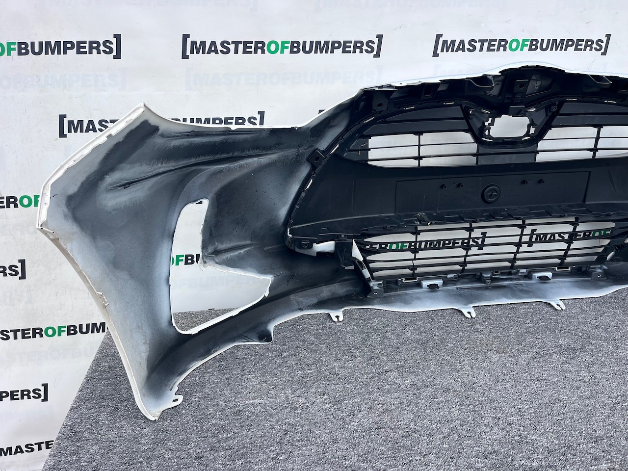 Toyota Yaris Hybrid Dynamic Mk4 5 Door Xp210 2020-on Front Bumper Genuine [t537]