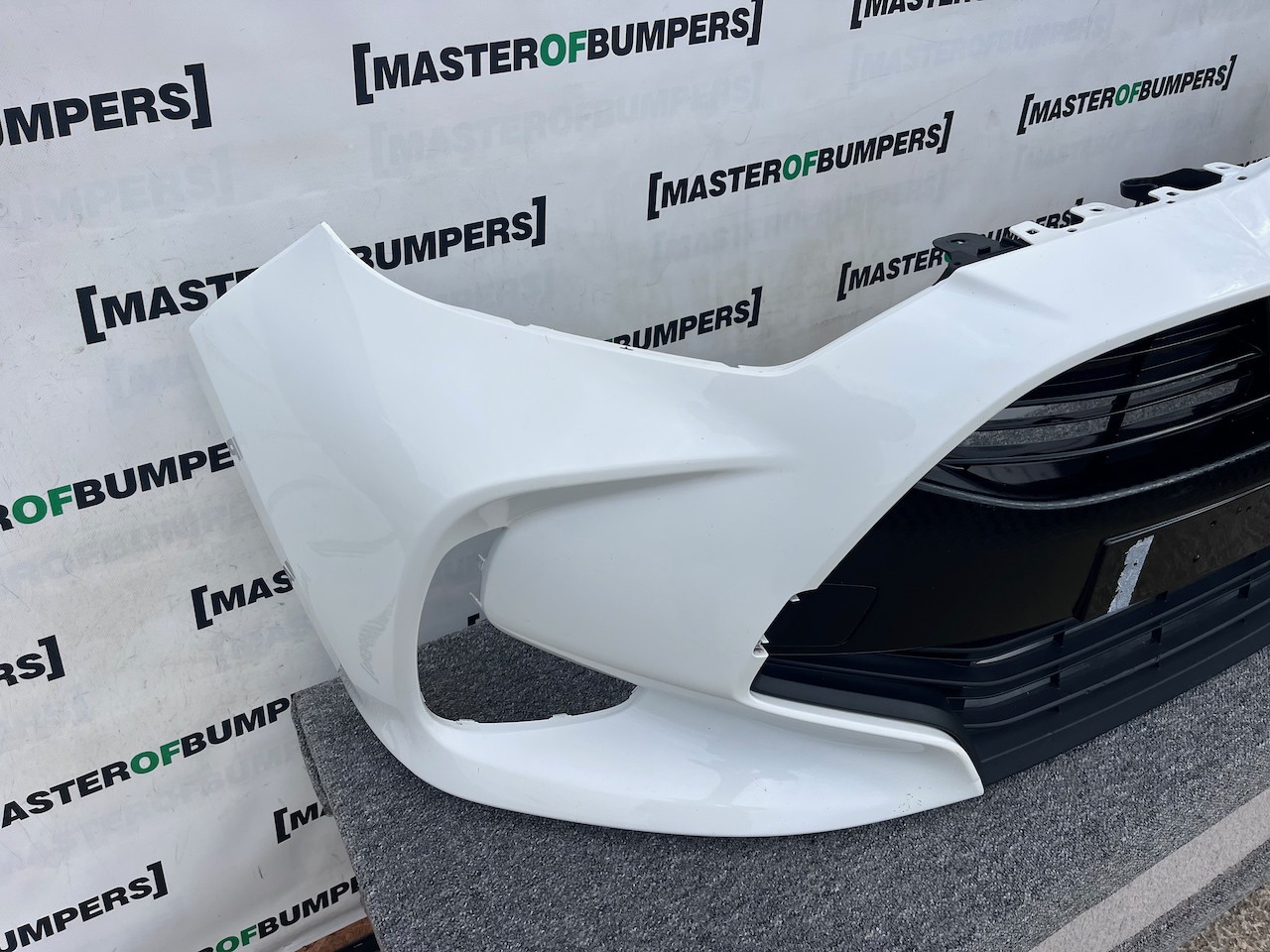 Toyota Yaris Hybrid Dynamic Mk4 5 Door Xp210 2020-on Front Bumper Genuine [t537]