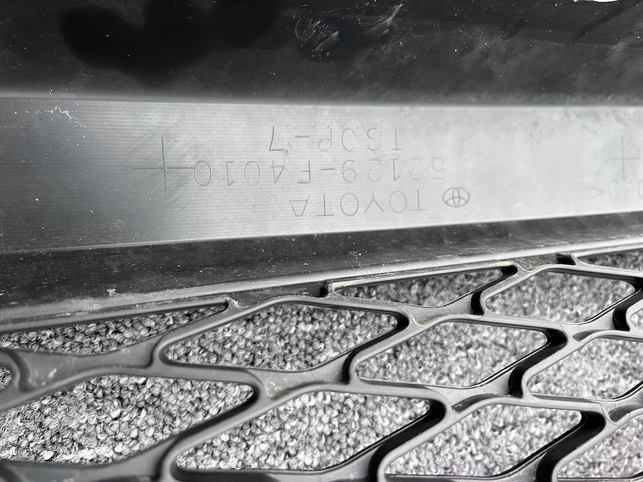 Toyota C-hr Chr Excel Dynamic 2016-2020 Front Bumper 6 Pdc Genuine [t550]