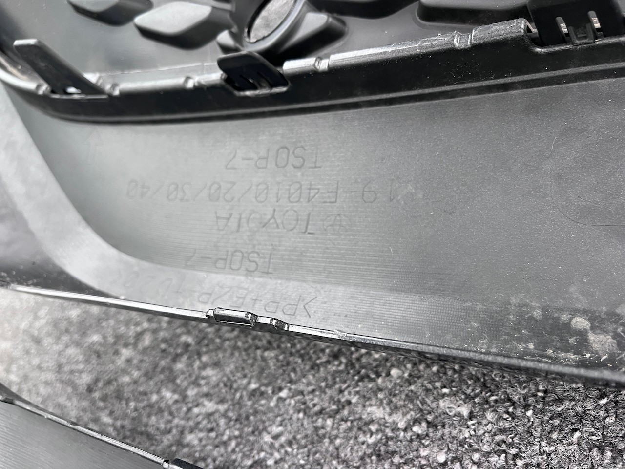 Toyota C-hr Chr Excel Dynamic 2016-2020 Front Bumper 6 Pdc Genuine [t550]