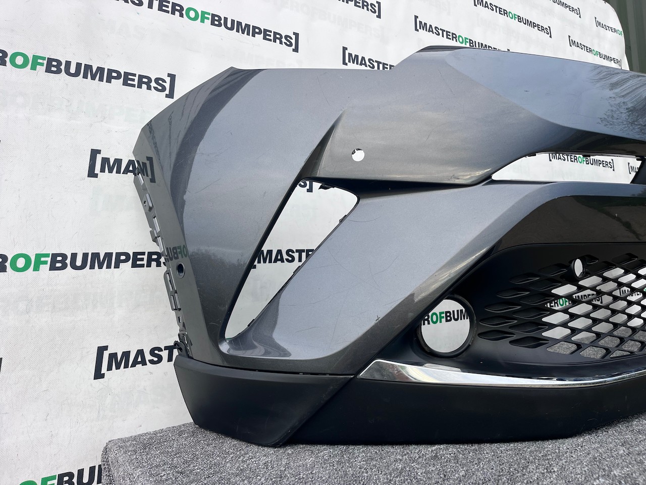 Toyota C-hr Chr Excel Dynamic 2016-2020 Front Bumper 6 Pdc Genuine [t550]