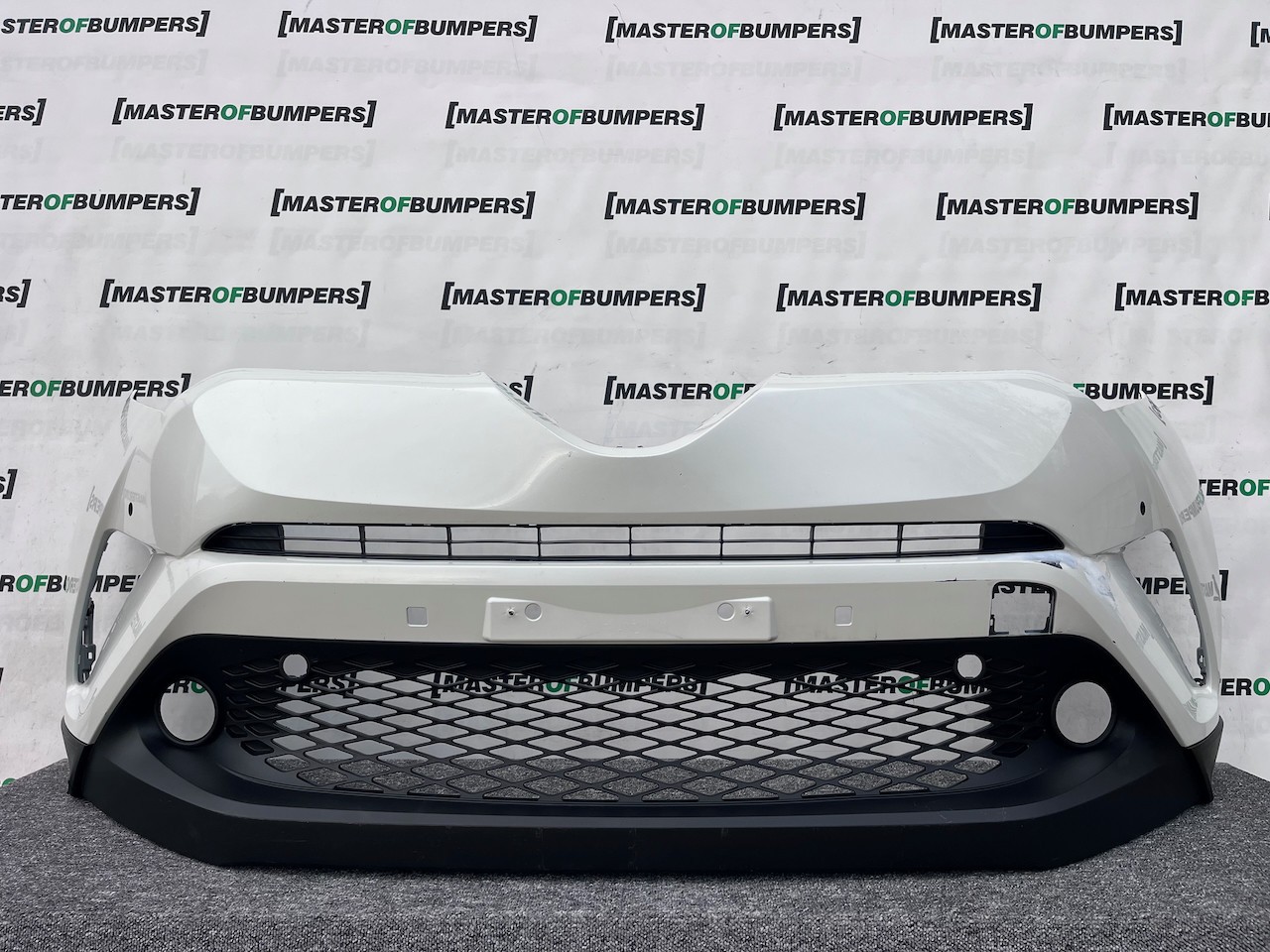 Toyota C-hr Chr Excel Dynamic 2016-2020 Front Bumper 6 Pdc Genuine [t551]