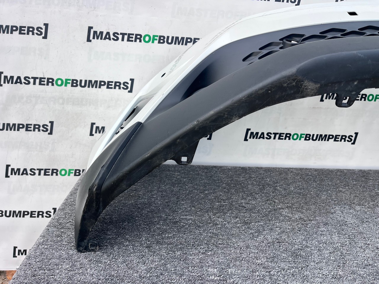 Toyota C-hr Chr Excel Dynamic 2016-2020 Front Bumper 6 Pdc Genuine [t551]