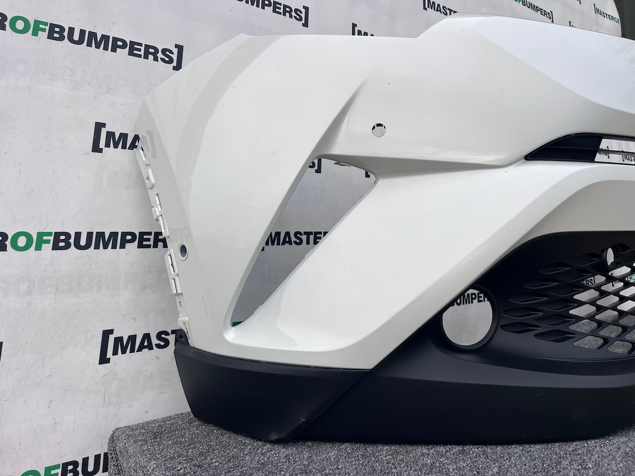 Toyota C-hr Chr Excel Dynamic 2016-2020 Front Bumper 6 Pdc Genuine [t551]