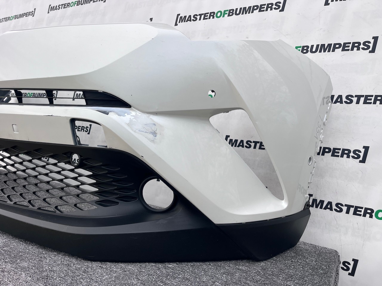 Toyota C-hr Chr Excel Dynamic 2016-2020 Front Bumper 6 Pdc Genuine [t551]