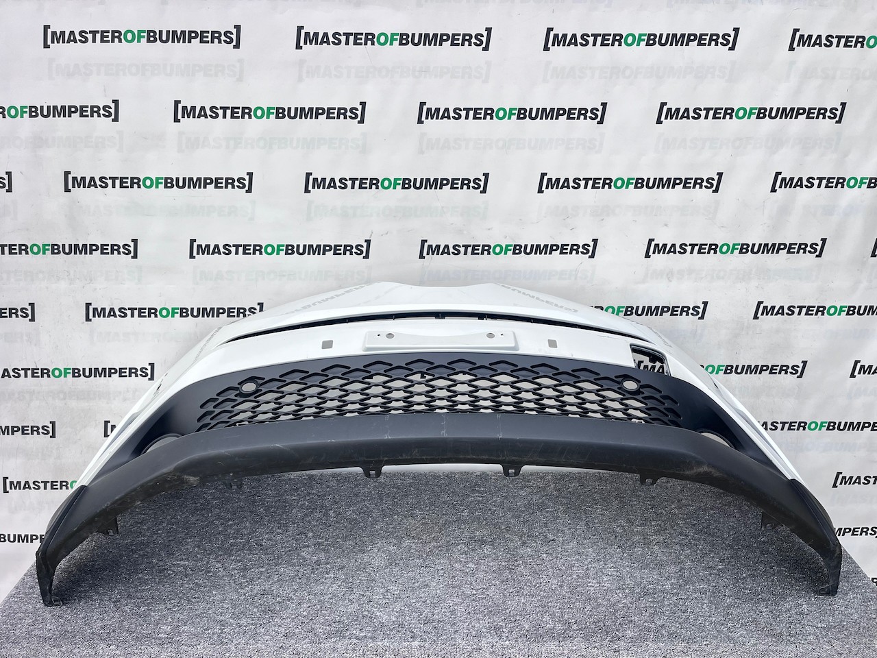 Toyota C-hr Chr Excel Dynamic 2016-2020 Front Bumper 6 Pdc Genuine [t551]