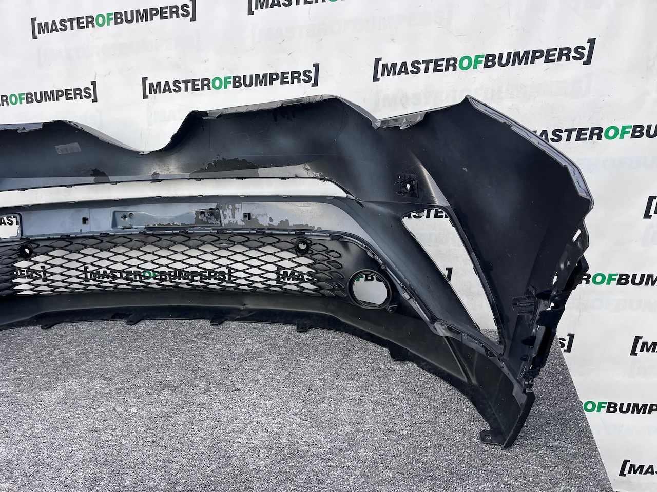 Toyota C-hr Chr Excel Dynamic 2016-2020 Front Bumper 6 Pdc Genuine [t553]