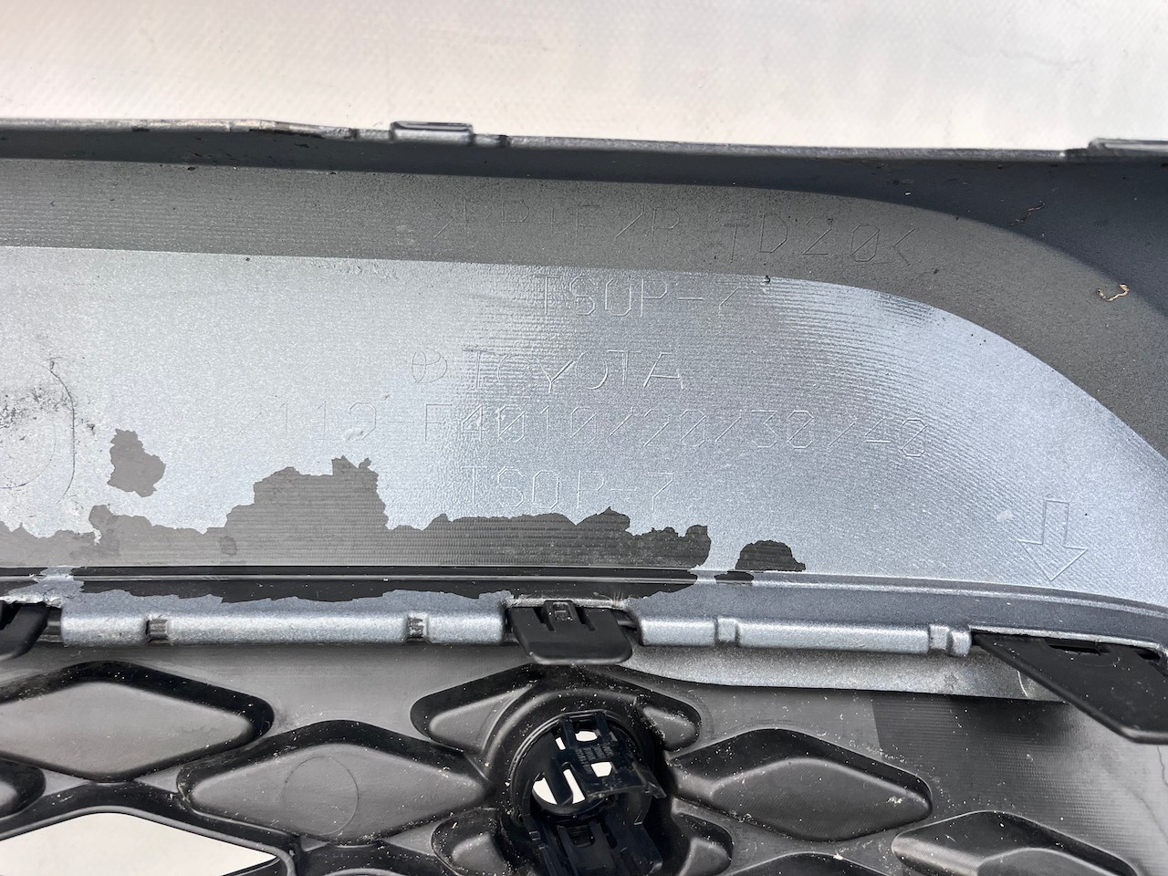 Toyota C-hr Chr Excel Dynamic 2016-2020 Front Bumper 6 Pdc Genuine [t553]