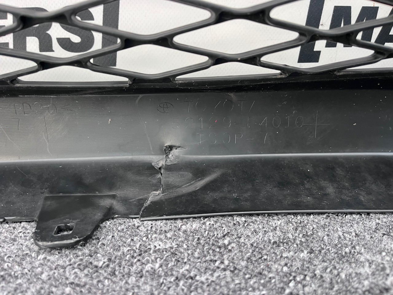 Toyota C-hr Chr Excel Dynamic 2016-2020 Front Bumper 6 Pdc Genuine [t553]