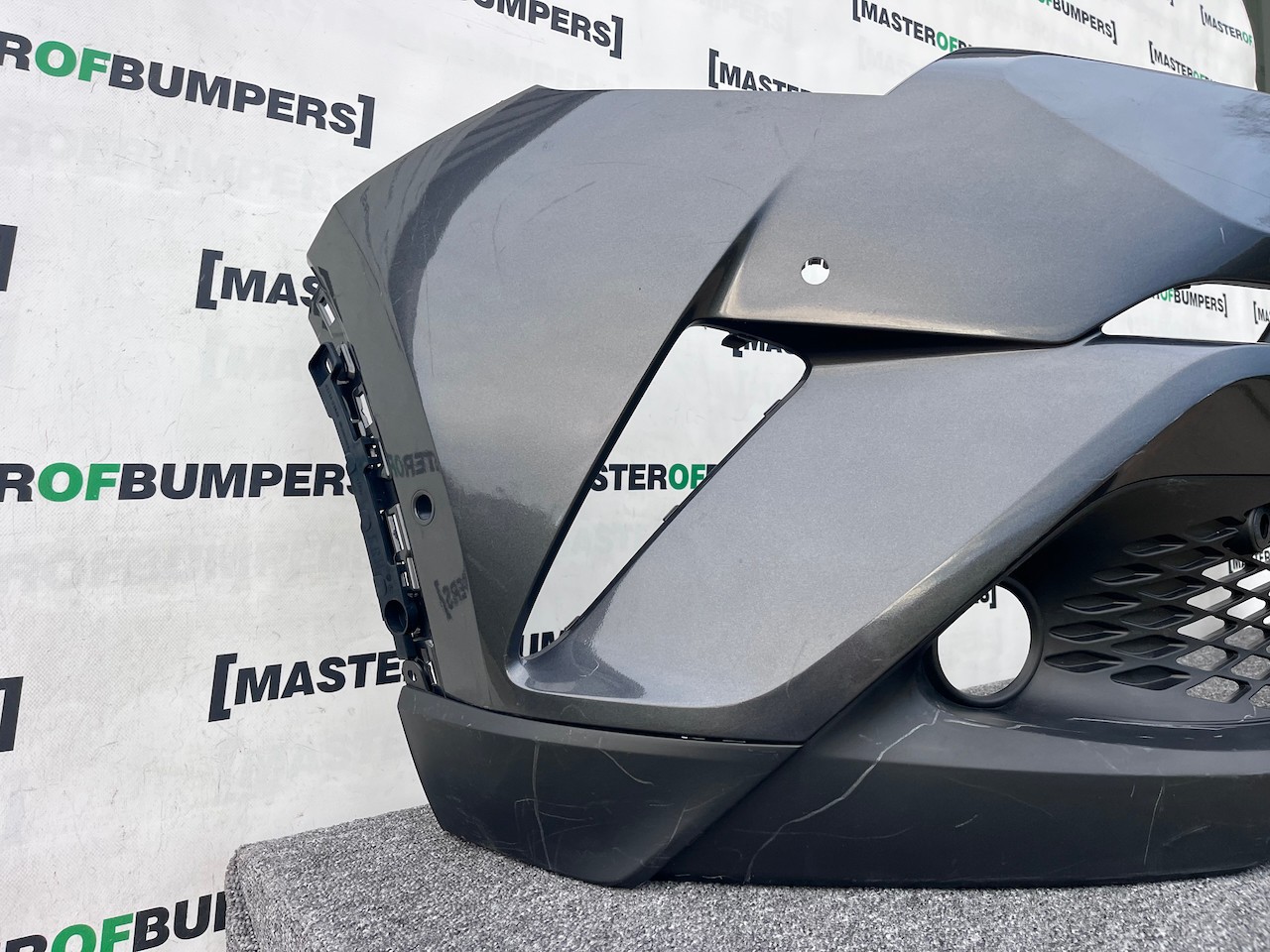 Toyota C-hr Chr Excel Dynamic 2016-2020 Front Bumper 6 Pdc Genuine [t553]