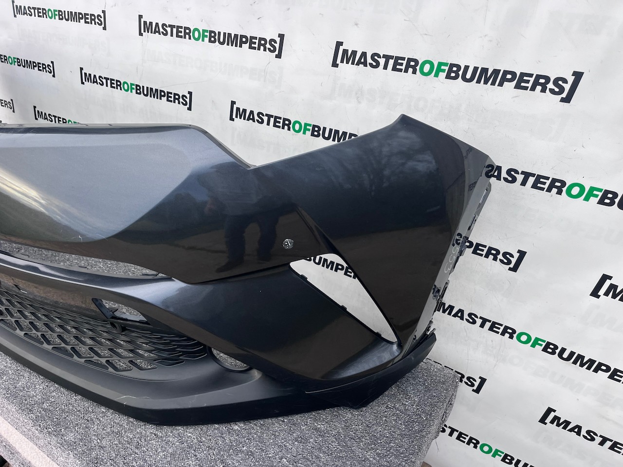 Toyota C-hr Chr Excel Dynamic 2016-2020 Front Bumper 6 Pdc Genuine [t553]