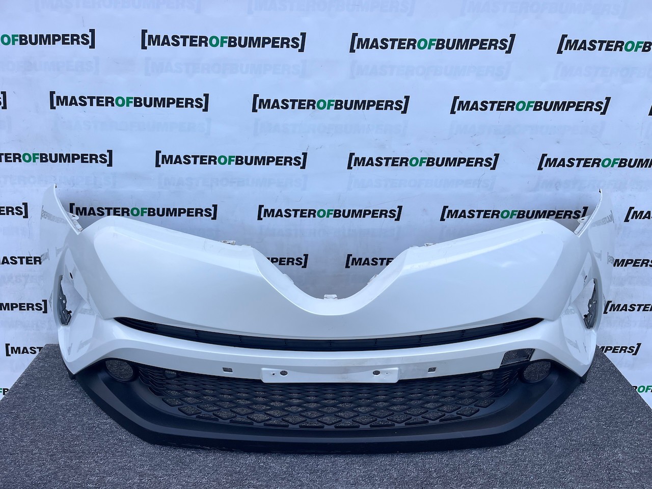 Toyota C-hr Chr Excel Dynamic 2016-2020 Front Bumper 6 Pdc Genuine [t571]